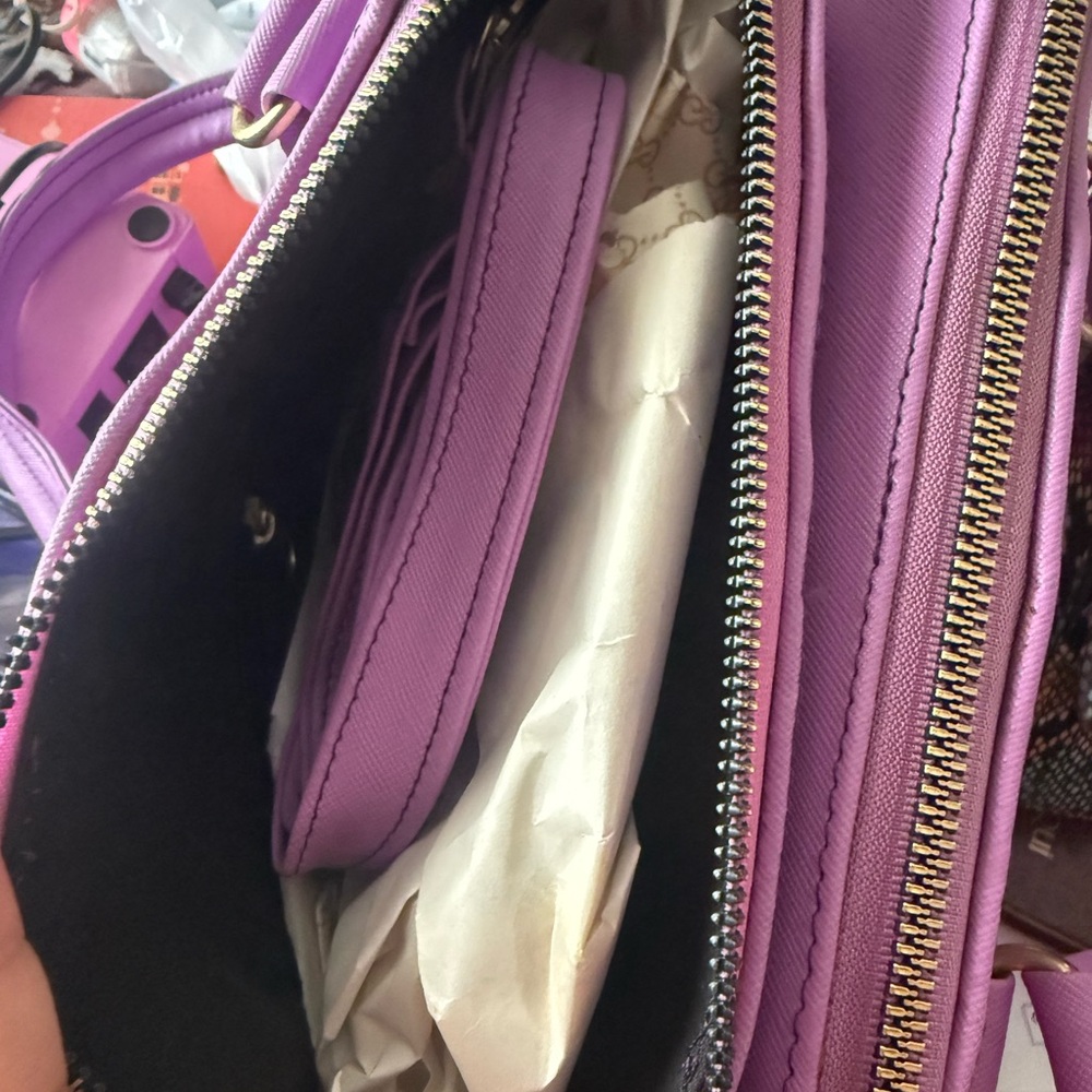 Lavender Handbag - Picture 7 of 8